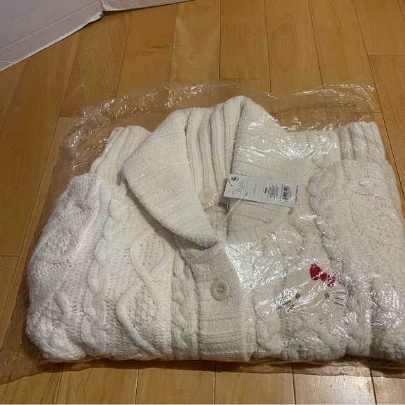 NWT women’s white knitted high collared hello kitty cardigan - Picture 2 of 9